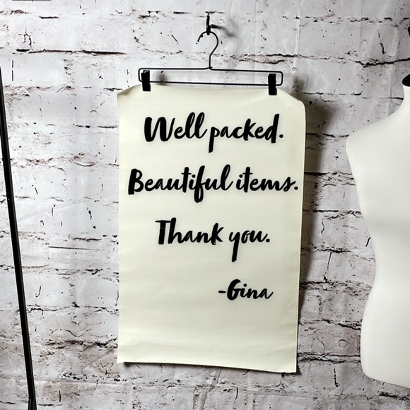 Bookmark My Closet 🖤 - Picture 5 of 10